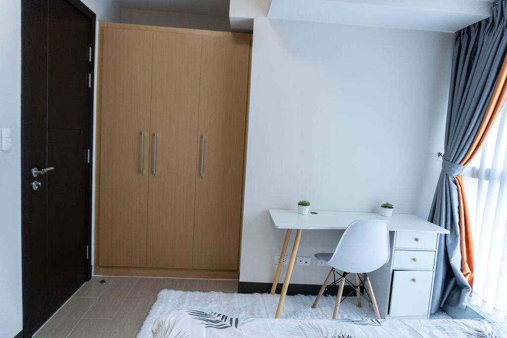 A2J Luxury 2Br Bgc Uptown Suite Near Uptown Mall Manila Exterior photo
