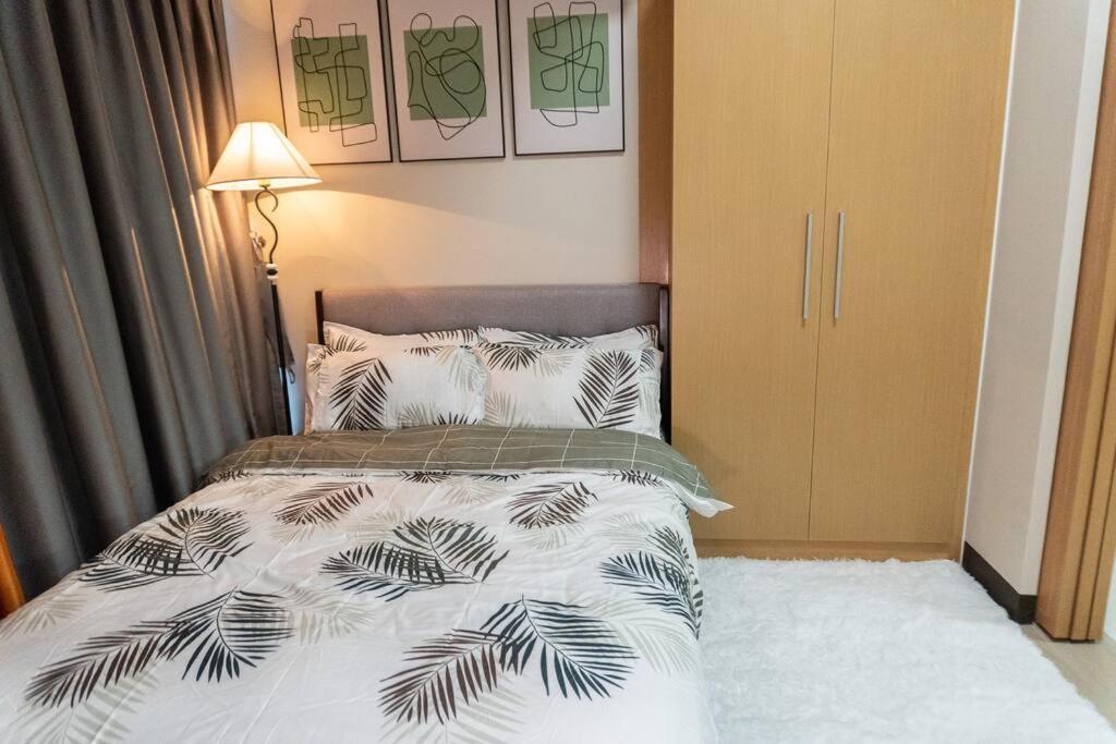 A2J Luxury 2Br Bgc Uptown Suite Near Uptown Mall Manila Exterior photo