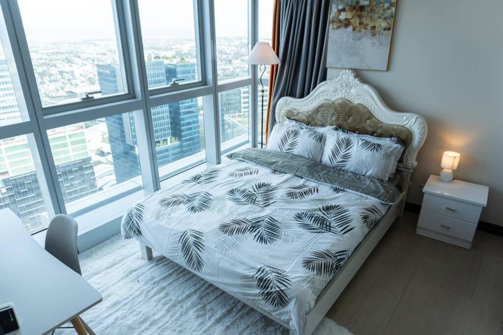 A2J Luxury 2Br Bgc Uptown Suite Near Uptown Mall Manila Exterior photo