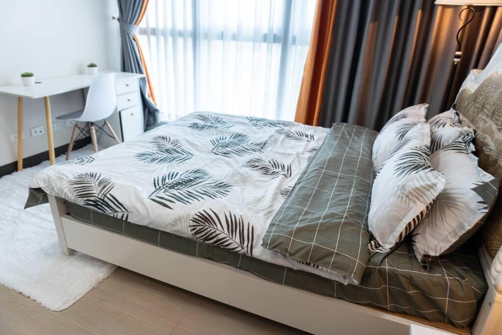 A2J Luxury 2Br Bgc Uptown Suite Near Uptown Mall Manila Exterior photo