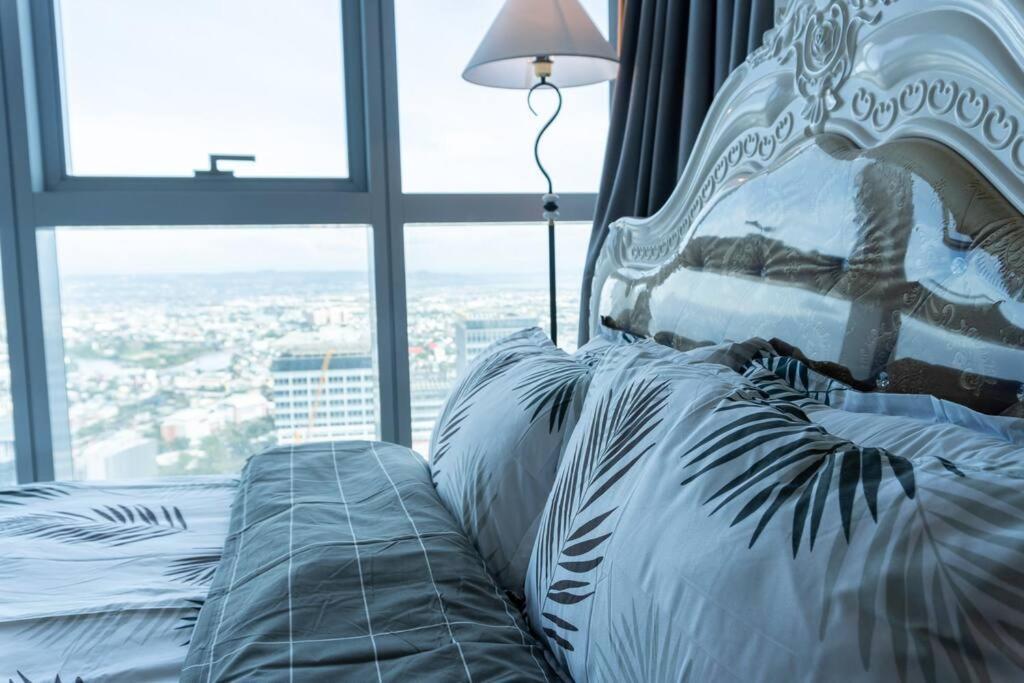 A2J Luxury 2Br Bgc Uptown Suite Near Uptown Mall Manila Exterior photo