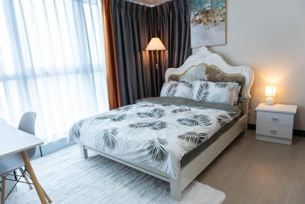 A2J Luxury 2Br Bgc Uptown Suite Near Uptown Mall Manila Exterior photo